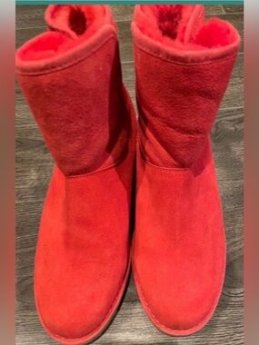UGG AUSTRALIA - NWOB - RED WOOL AND LEATHER KRISTEN BOOTS - 8L